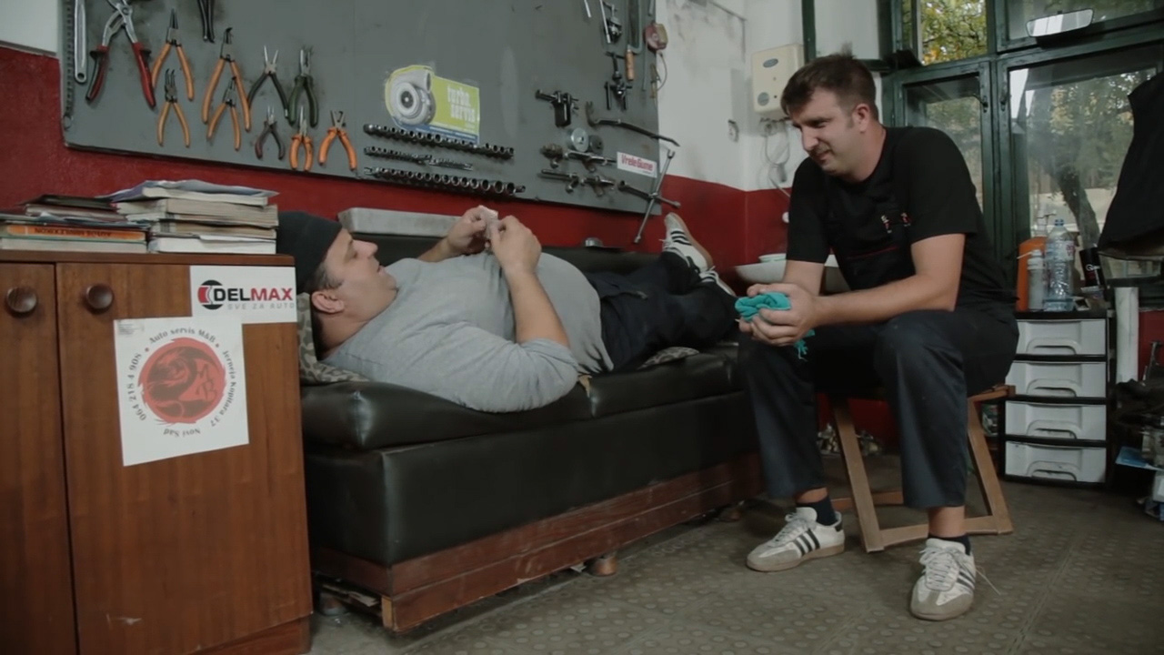 Mikica i Hranislav na kapiji